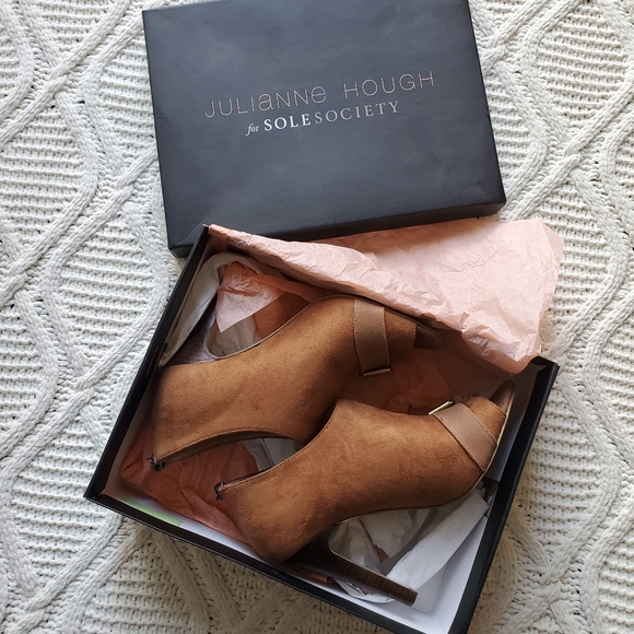 Julianne Hough Sole Society Tan Suede Crissy - Picture 1 of 8